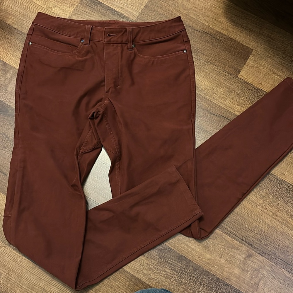 Lululemon men’s burgundy pants. Size 31